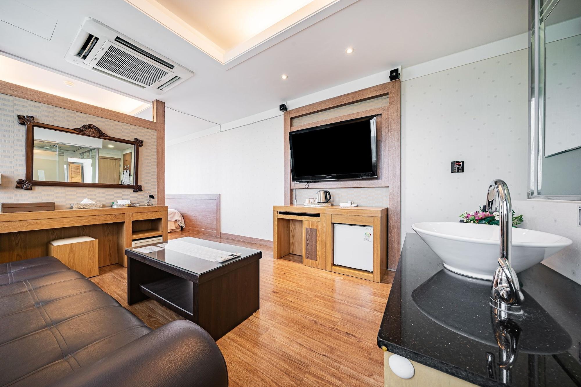 Incheon Prince Hotel Экстерьер фото